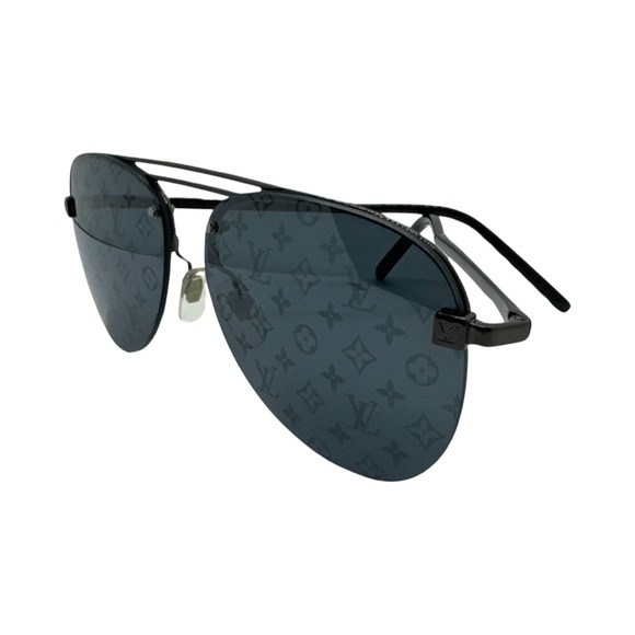 Louis Vuitton Sunglasses 😎 - Picture 9 of 12